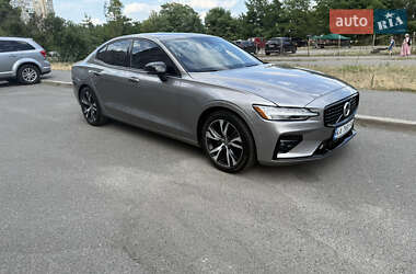 Седан Volvo S60 2020 в 