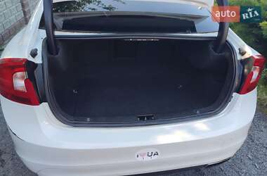Седан Volvo S60 2015 в 