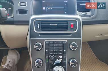 Седан Volvo S60 2015 в 