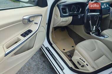 Седан Volvo S60 2015 в 