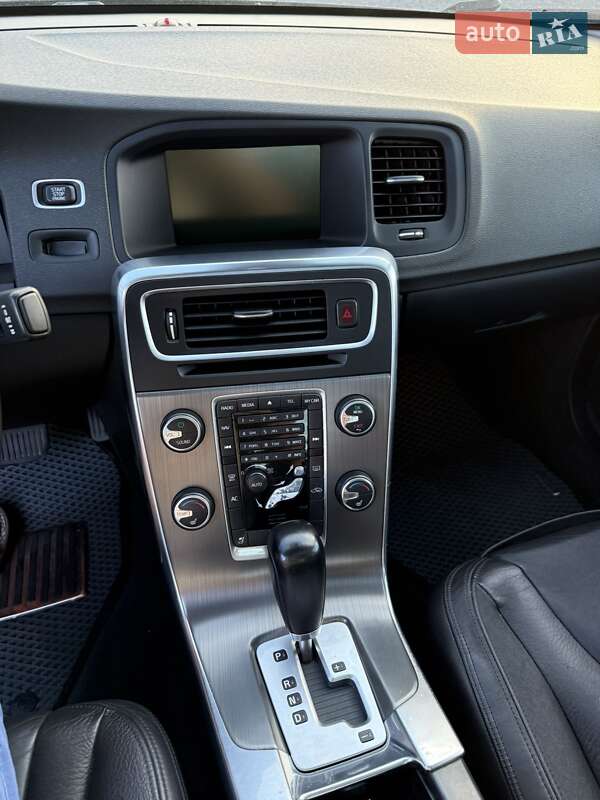 Седан Volvo S60 2011 в Старокостянтинові