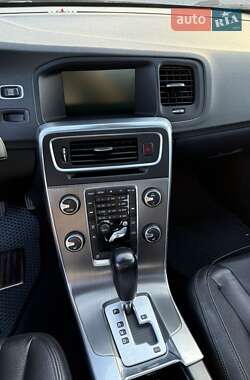 Седан Volvo S60 2011 в 