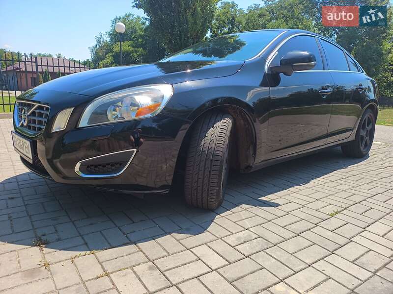 Седан Volvo S60 2013 в Покрове