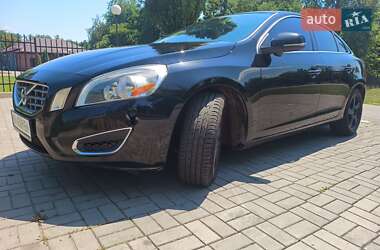 Седан Volvo S60 2013 в 