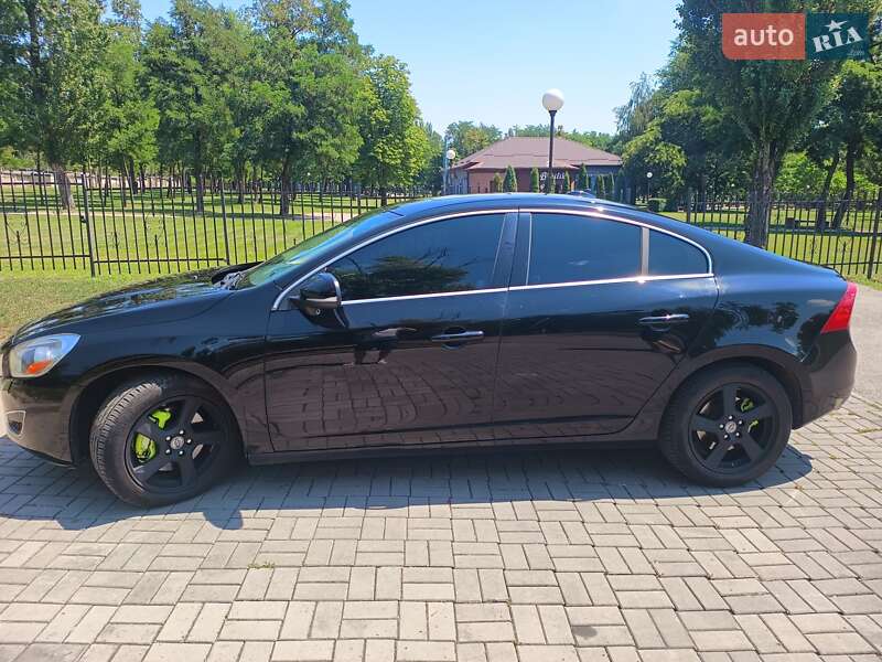 Седан Volvo S60 2013 в Покрове