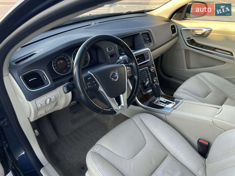 Седан Volvo S60 2011 в Львове