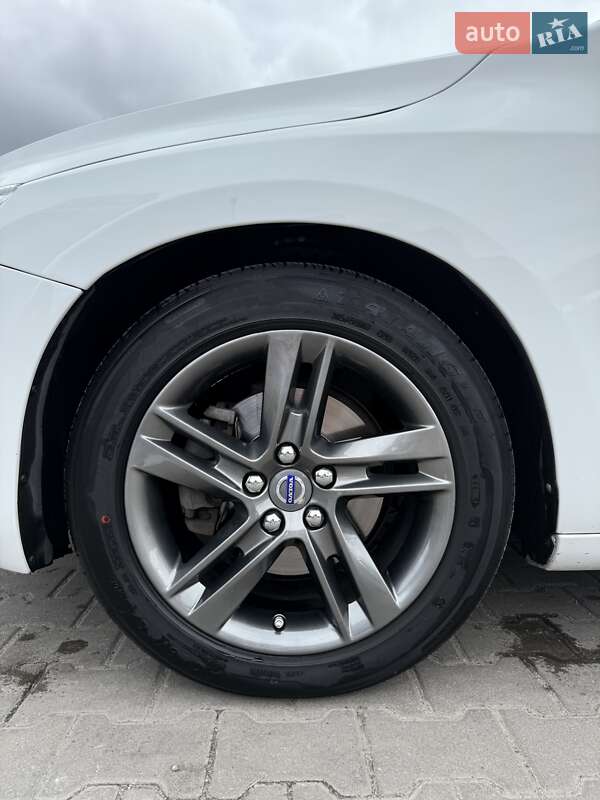Седан Volvo S60 2014 в Вишневому