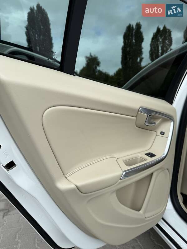 Седан Volvo S60 2014 в Вишневому