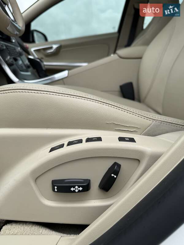 Седан Volvo S60 2014 в Вишневому
