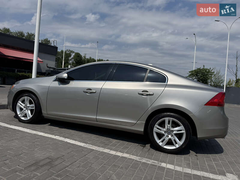 Седан Volvo S60 2014 в Днепре