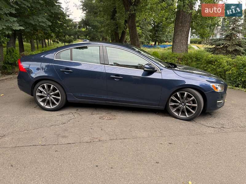 Седан Volvo S60 2014 в Киеве