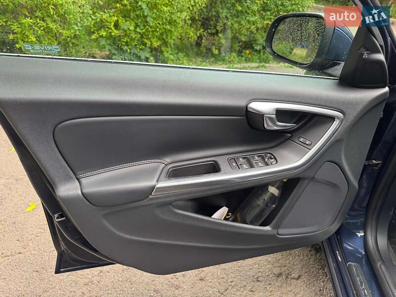 Седан Volvo S60 2014 в Киеве