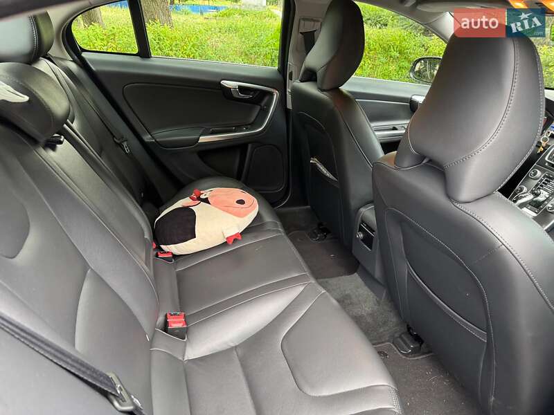 Седан Volvo S60 2014 в Киеве