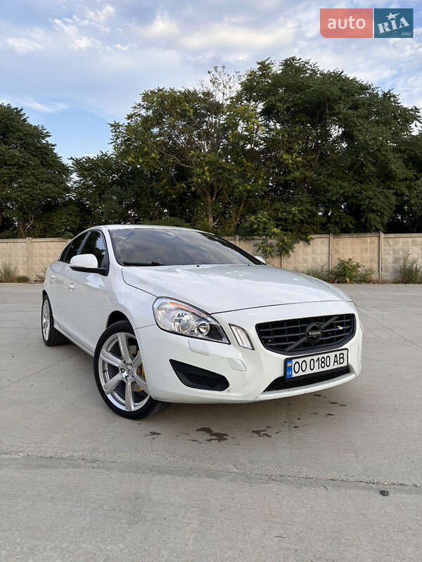 Седан Volvo S60 2012 в 