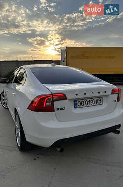 Седан Volvo S60 2012 в 