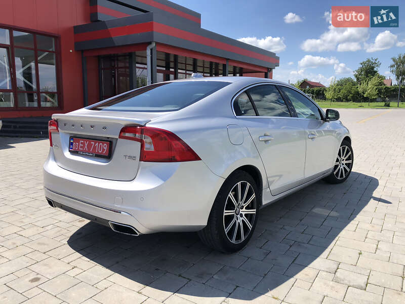 Седан Volvo S60 2016 в Ровно