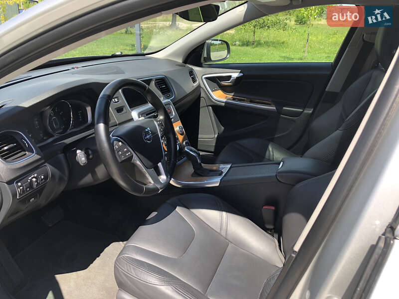 Седан Volvo S60 2016 в Ровно