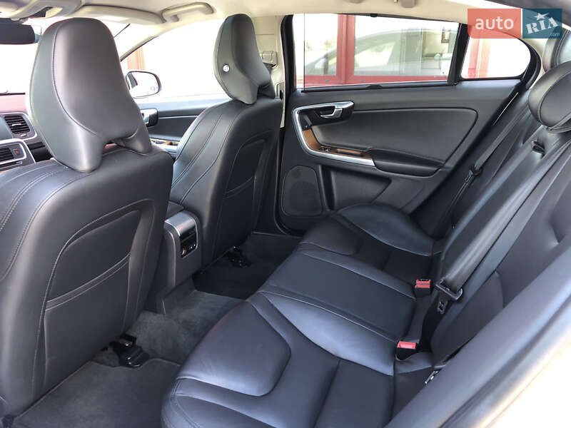 Седан Volvo S60 2016 в Ровно