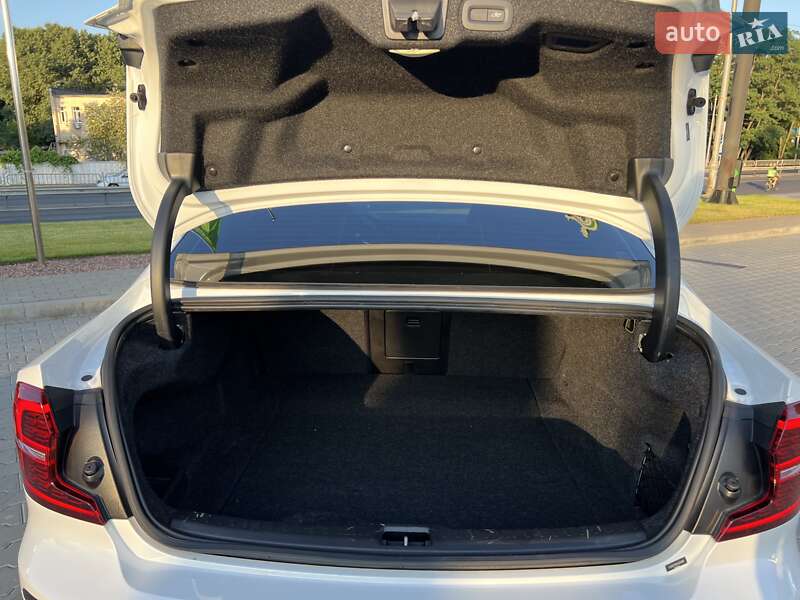 Седан Volvo S60 2019 в Києві фото 19 Седан Volvo S60 2019 в Києві