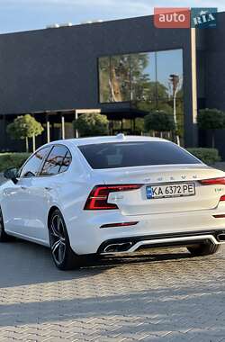 Седан Volvo S60 2019 в 