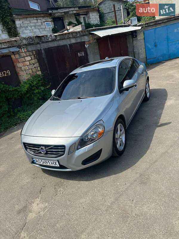 Седан Volvo S60 2013 в Киеве