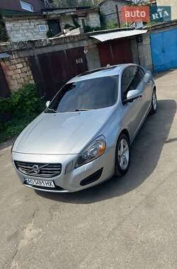 Седан Volvo S60 2013 в 