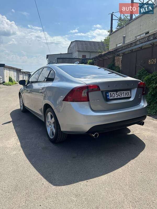 Седан Volvo S60 2013 в Киеве