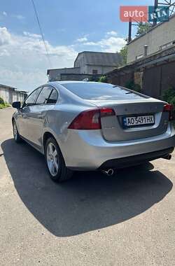 Седан Volvo S60 2013 в 