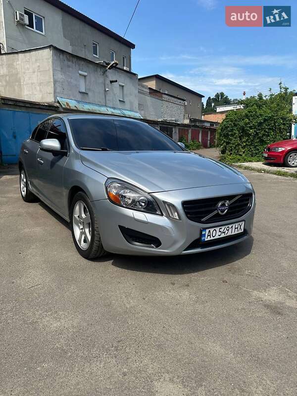 Седан Volvo S60 2013 в Киеве