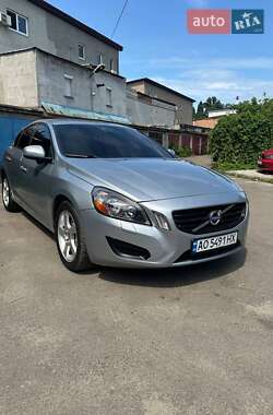 Седан Volvo S60 2013 в 