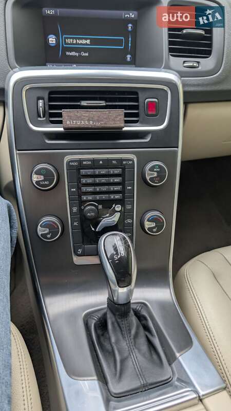 Седан Volvo S60 2014 в Киеве