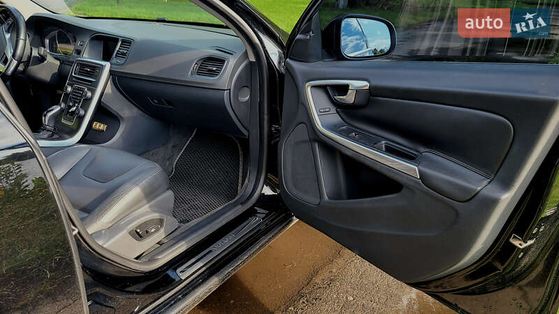 Седан Volvo S60 2014 в Ровно