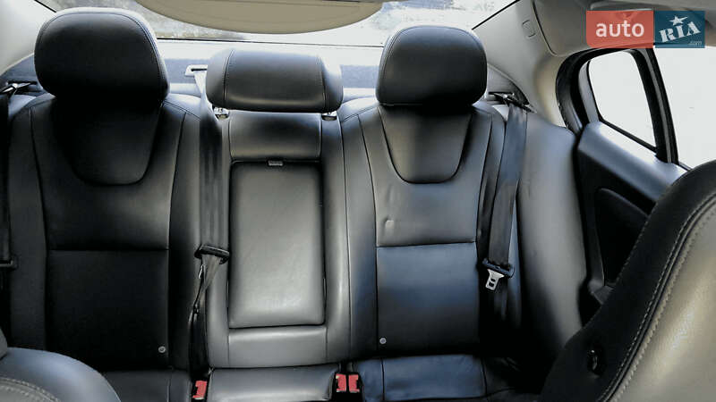 Седан Volvo S60 2014 в Ровно