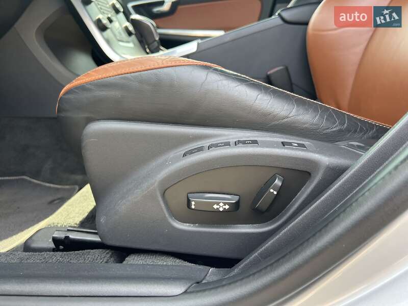 Седан Volvo S60 2014 в Киеве