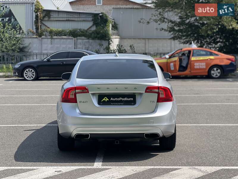 Седан Volvo S60 2014 в Киеве