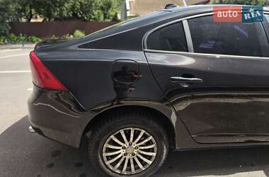 Седан Volvo S60 2012 в 