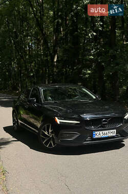 Седан Volvo S60 2020 в 