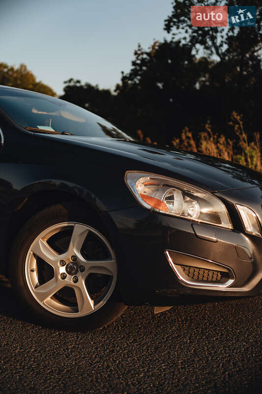 Седан Volvo S60 2012 в Ровно
