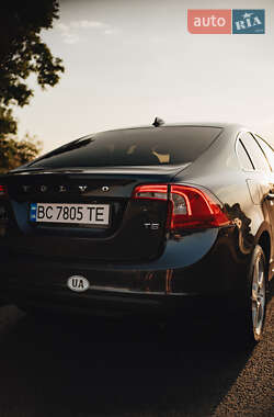 Седан Volvo S60 2012 в 