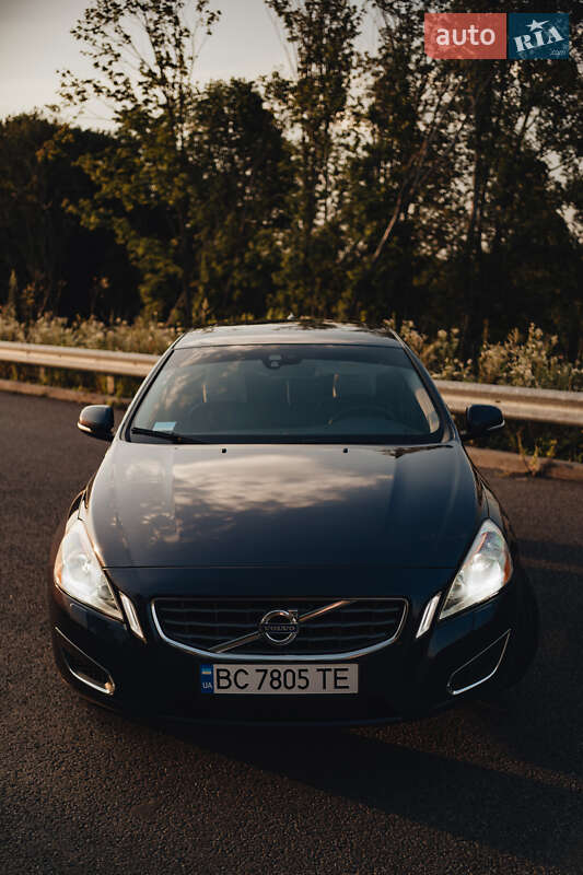 Седан Volvo S60 2012 в Ровно