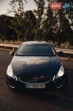 Седан Volvo S60 2012 в 