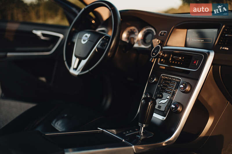 Седан Volvo S60 2012 в Ровно