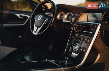 Седан Volvo S60 2012 в 