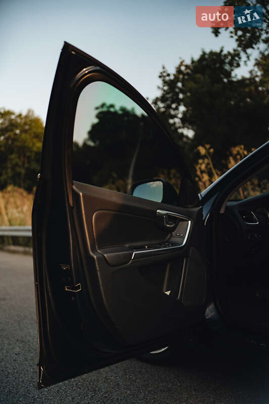 Седан Volvo S60 2012 в Ровно