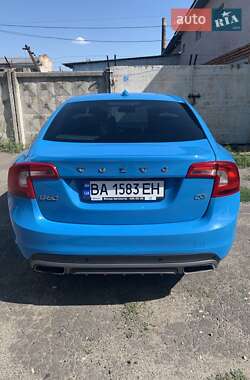 Седан Volvo S60 2013 в 