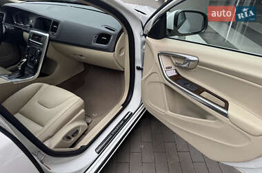 Седан Volvo S60 2013 в 