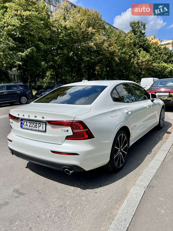 Седан Volvo S60 2020 в Киеве