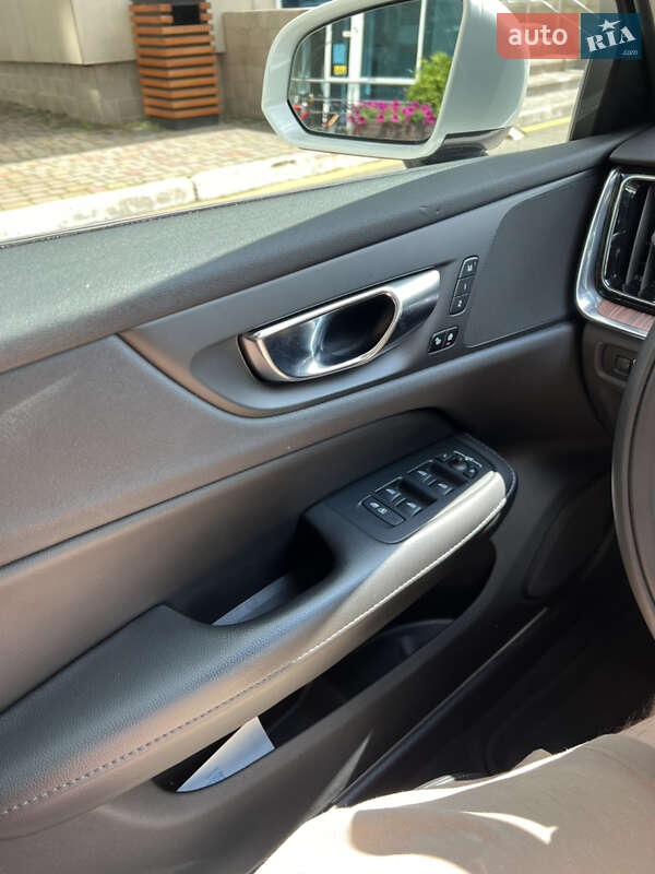 Седан Volvo S60 2020 в Киеве