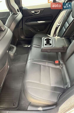 Седан Volvo S60 2020 в 