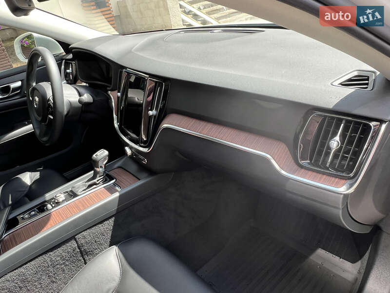 Седан Volvo S60 2020 в Киеве